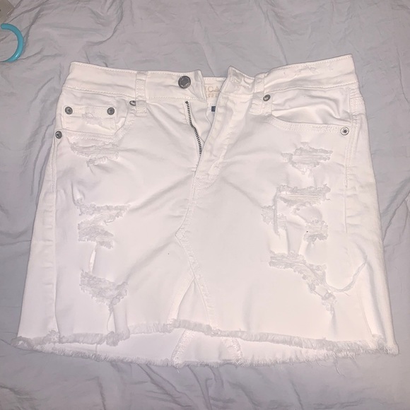 Distressed Jean skirt - Picture 1 of 3